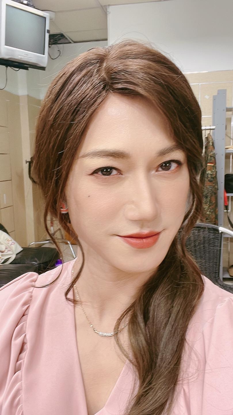 吳慷仁再度以女裝模樣登場