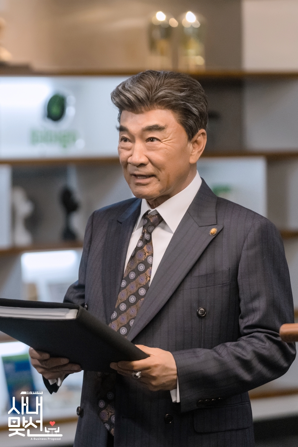 演員李德華在《社內相親》中飾演「爺爺」姜多俱