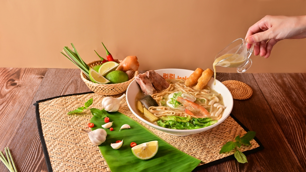 「泰式綠咖哩鍋燒意麵」