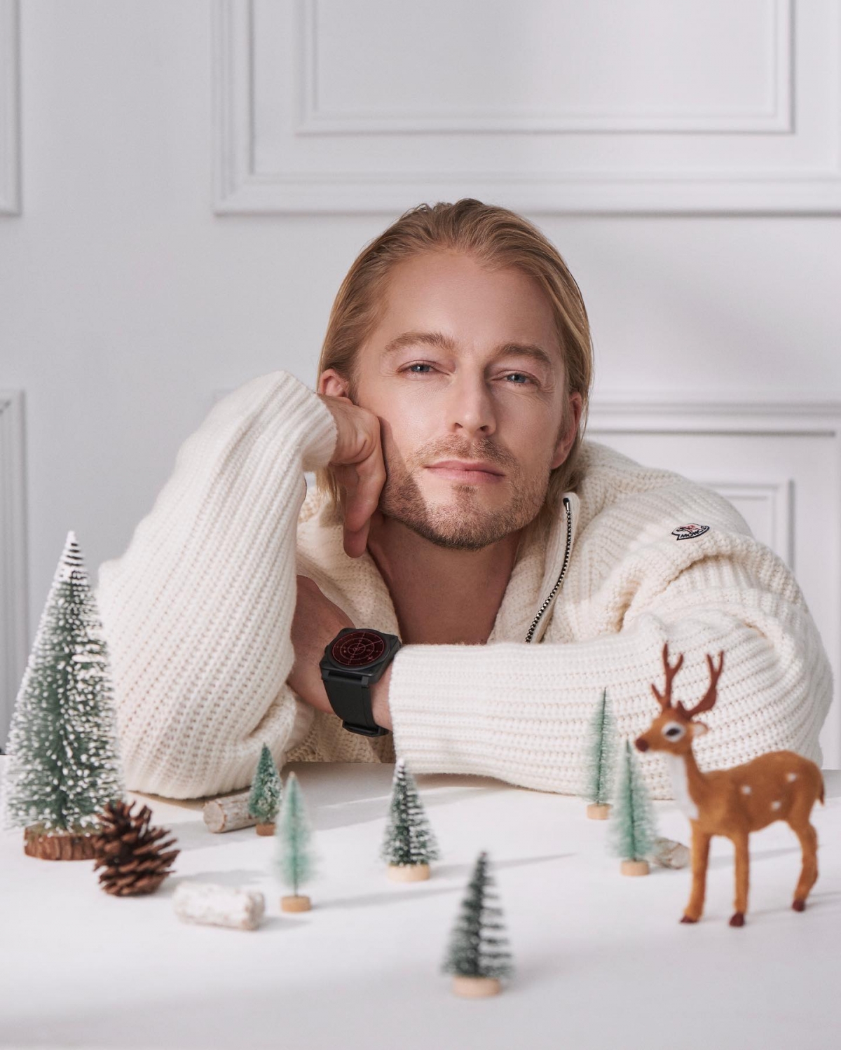 法國男星法比歐是現今知名模特兒、演員與節目主持人