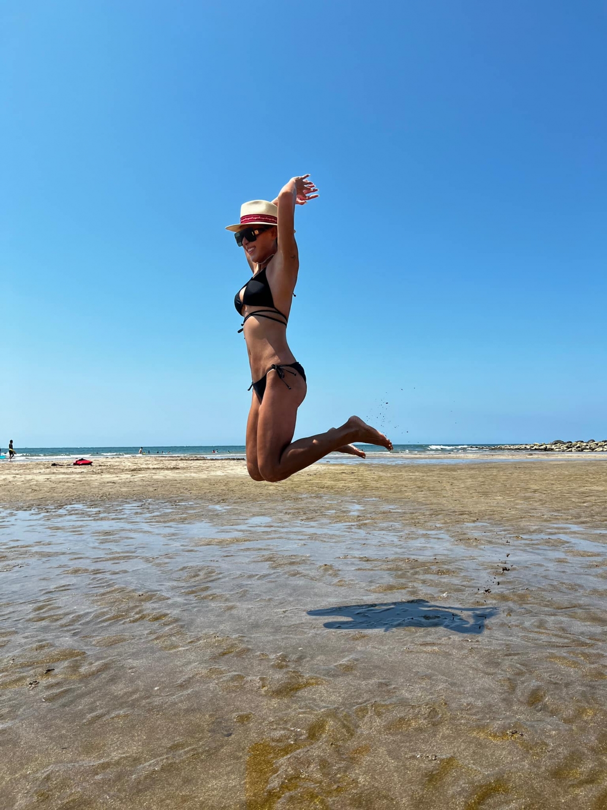 小禎出遊照展現苗條曲線