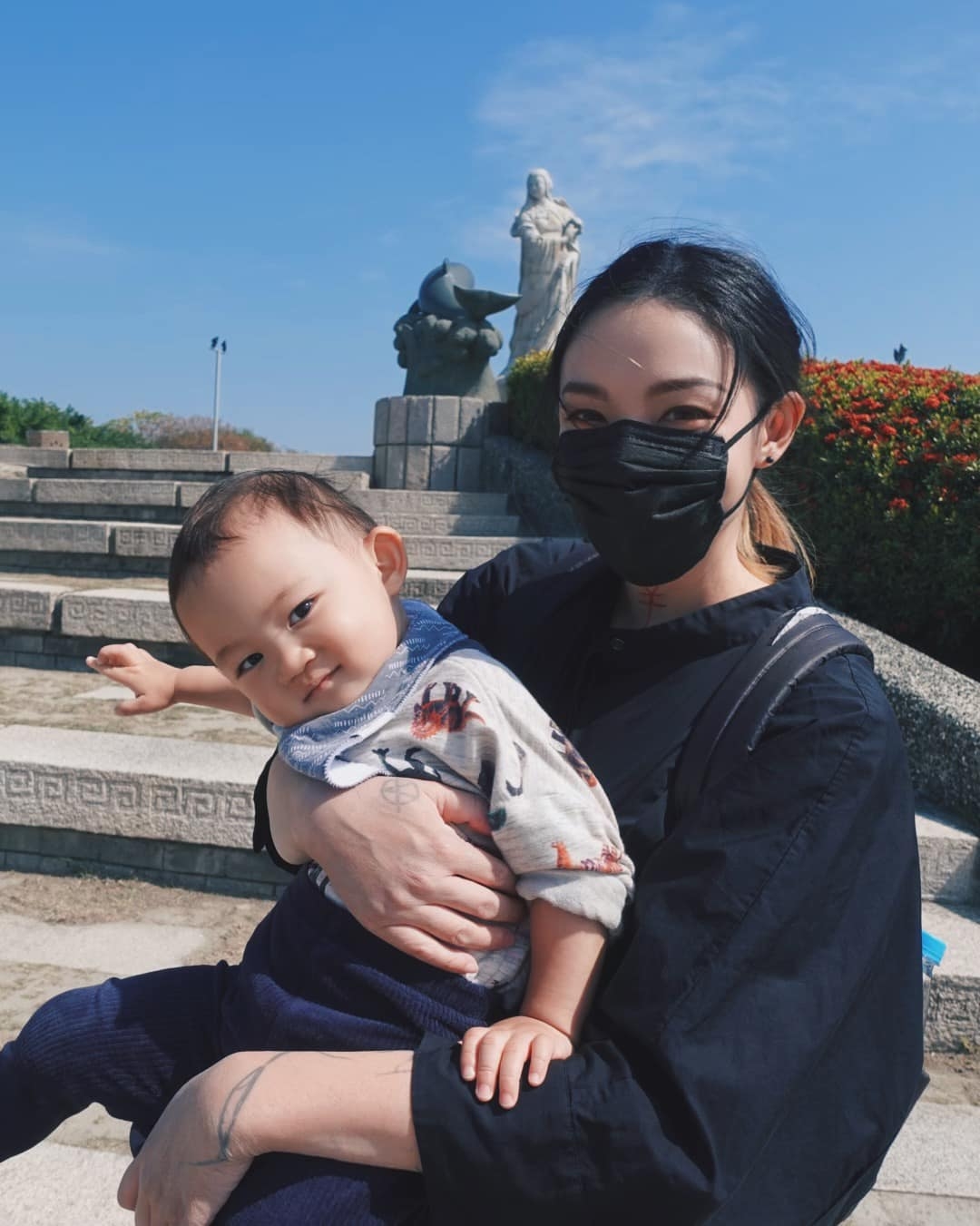 歐陽靖說明離婚