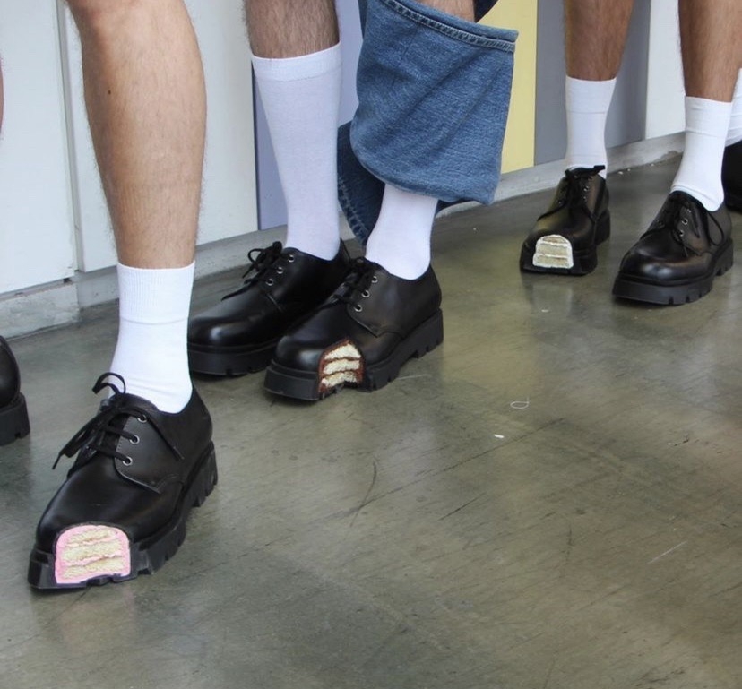 乍看會覺得是皮鞋造型的蛋糕穿在腳上