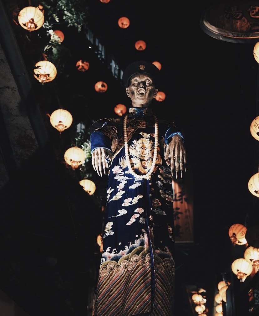 逼真的殭屍雕像非常恐怖