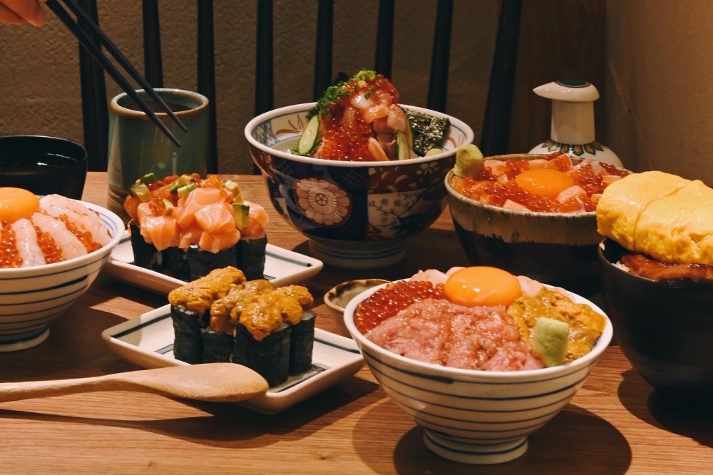 魚君有各式的海鮮蓋飯料理