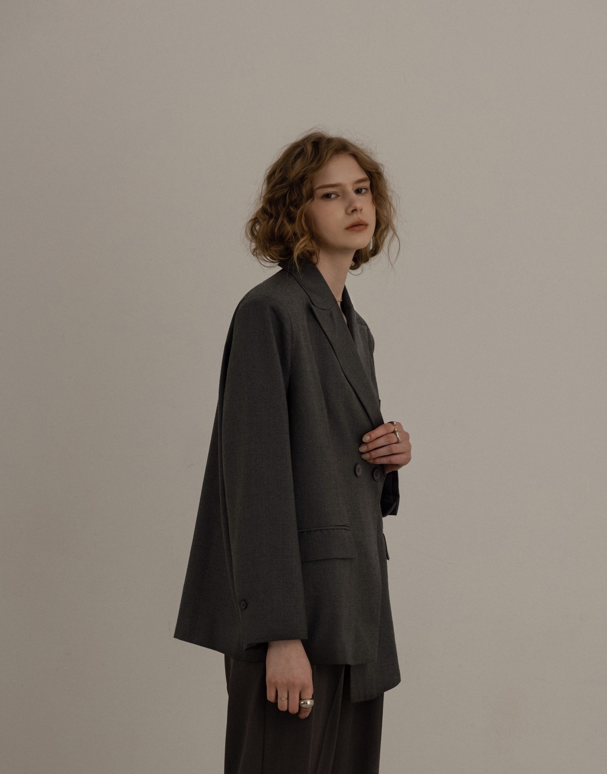 PAZZO MORE REAL 寬肩不對稱西裝外套，NT1,290