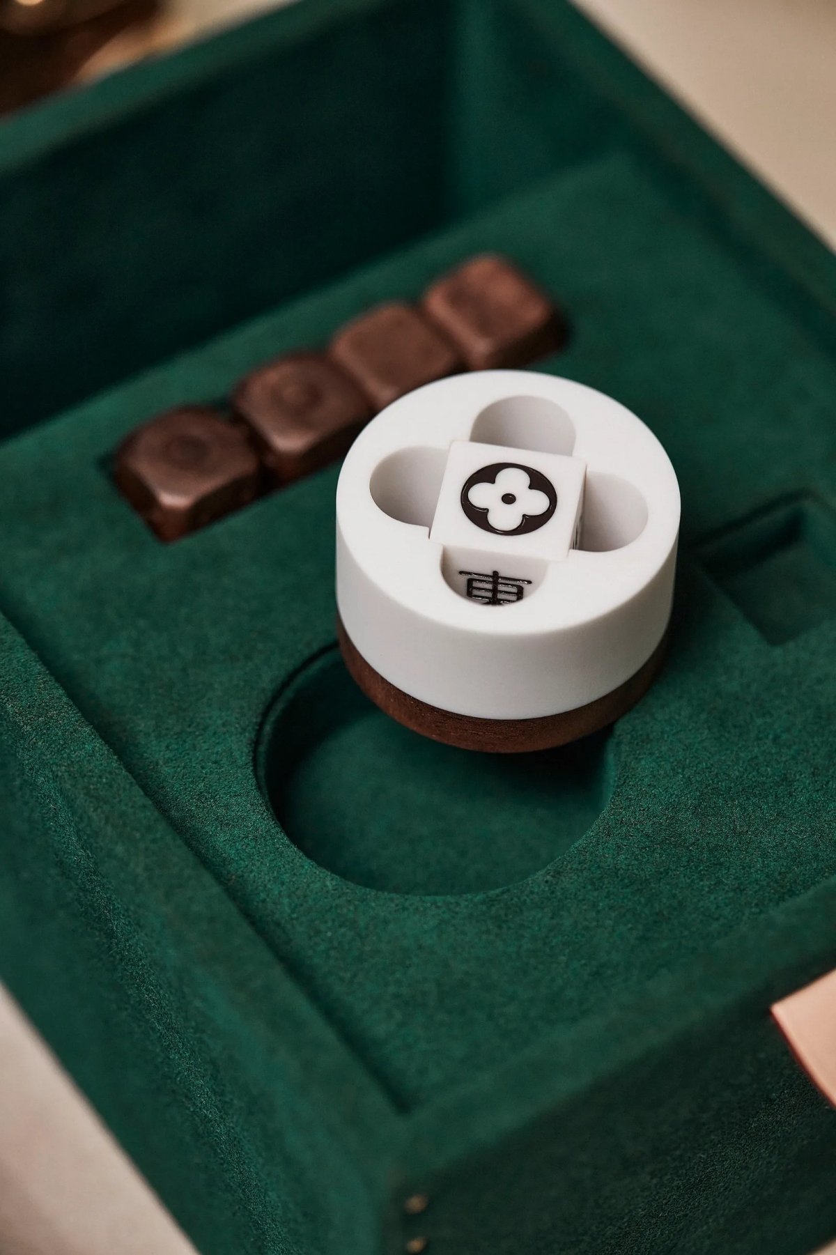 LV「Vanity Mahjong麻將硬箱」奢華登場