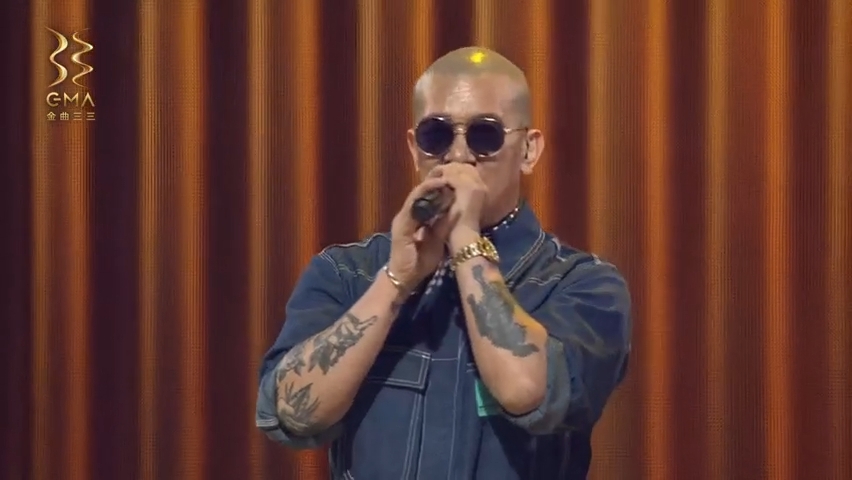 具俊曄以中文向眾人打招呼