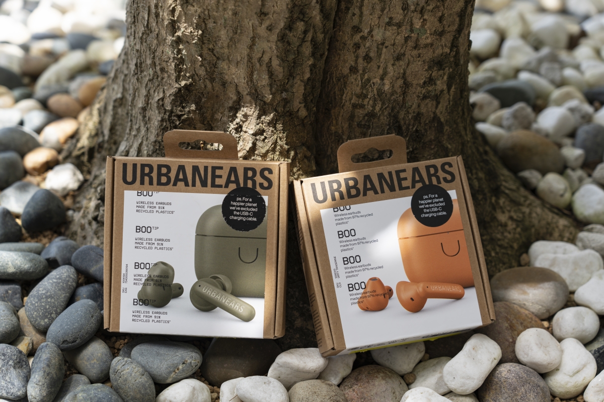 圖左為 Boo Tip 差點綠入耳式藍牙耳機,右為 Boo 得體橘耳塞式藍牙耳機