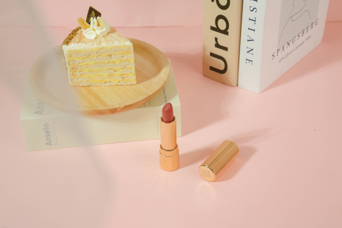 雅詩蘭黛 絕對慾望柔霧唇膏 #669 黛西玫瑰莊園 