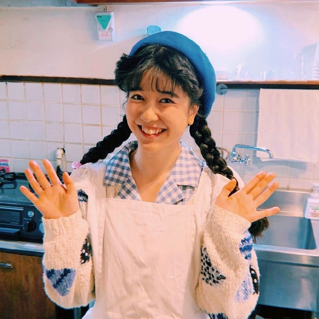 麻里用心研究昭和時代的流行