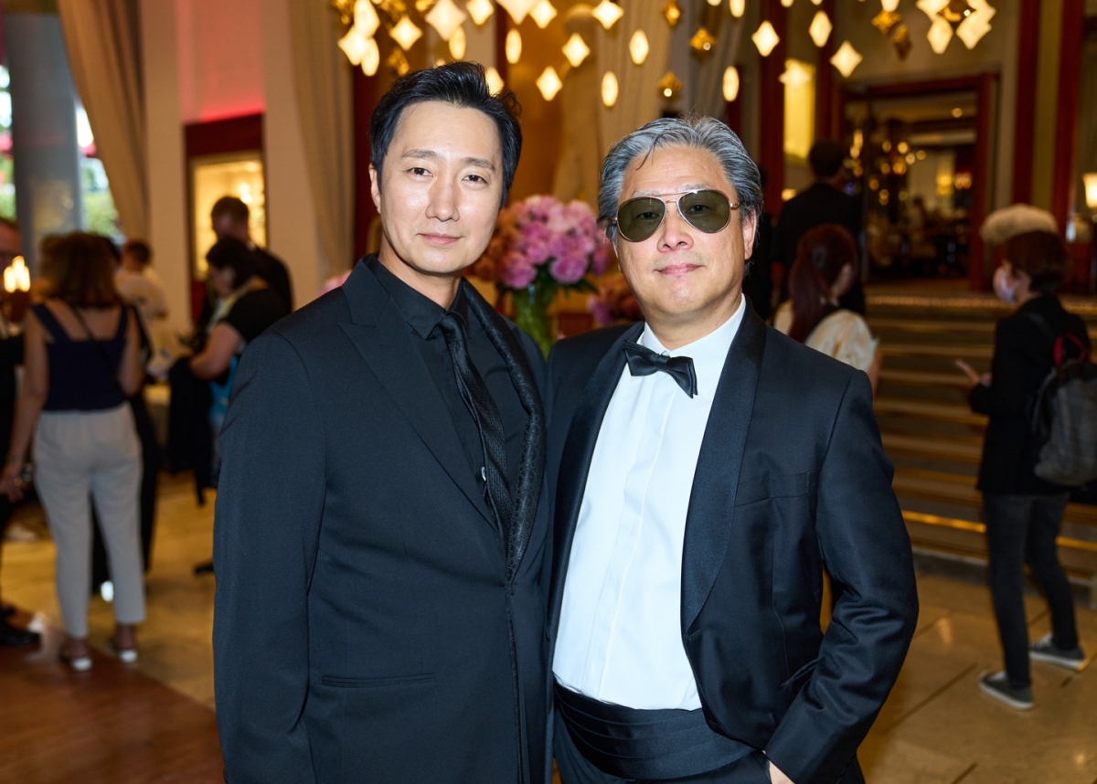 朴海日(左)與導演朴贊郁