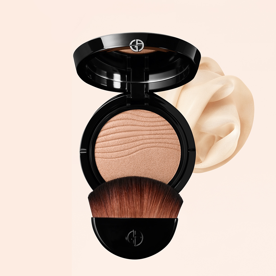 全新【輕透亮高光持妝蜜粉餅】$2,600/3.5g，全4色