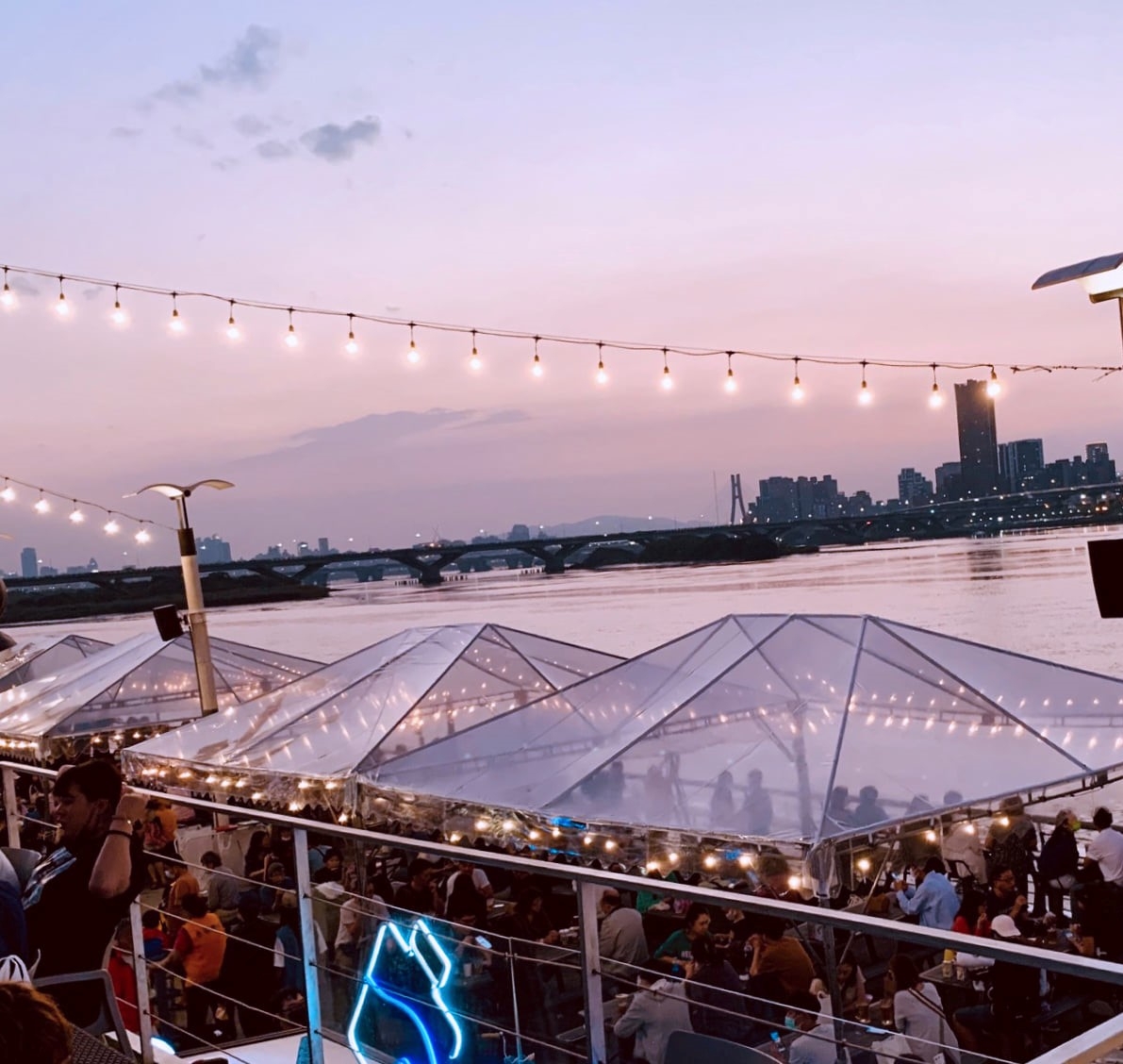 大稻埕是個看夕陽、夜景的好去處