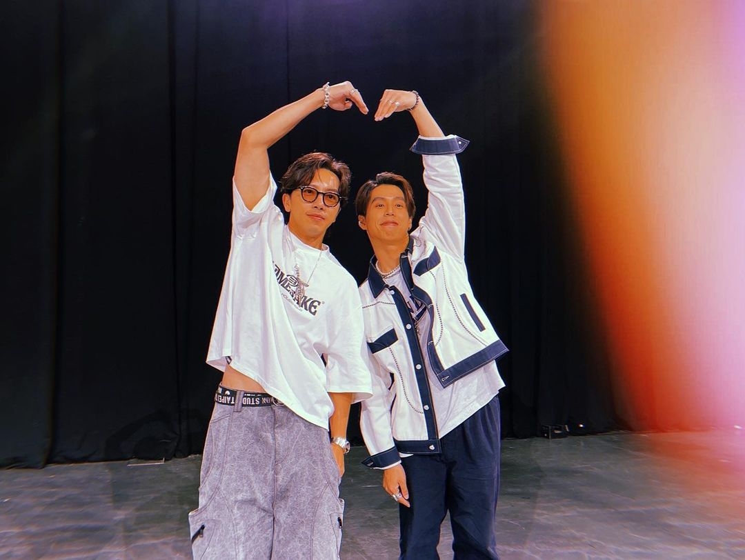 日前柯佳嬿到坤達照片底下回應「腰跑出來了」