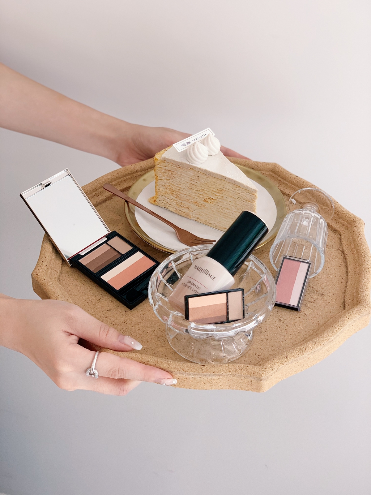 MAQuillAGE心機彩粧水蜜光精華無瑕粉底25ml，NT$1,200