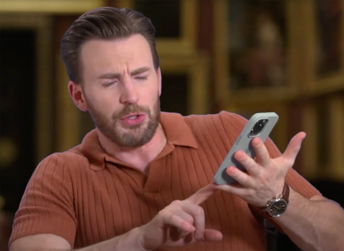 美國隊長秀出他的新手機