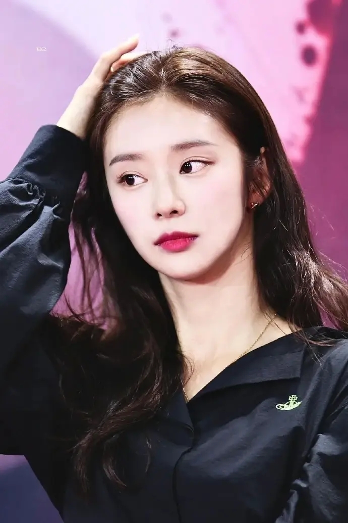 網友對李主儐的實際年齡與身高感到驚