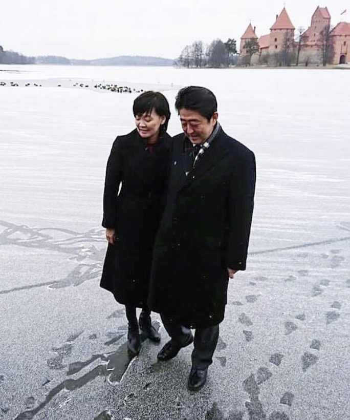 安倍晉三曾表示要幸福就要向妻子投降