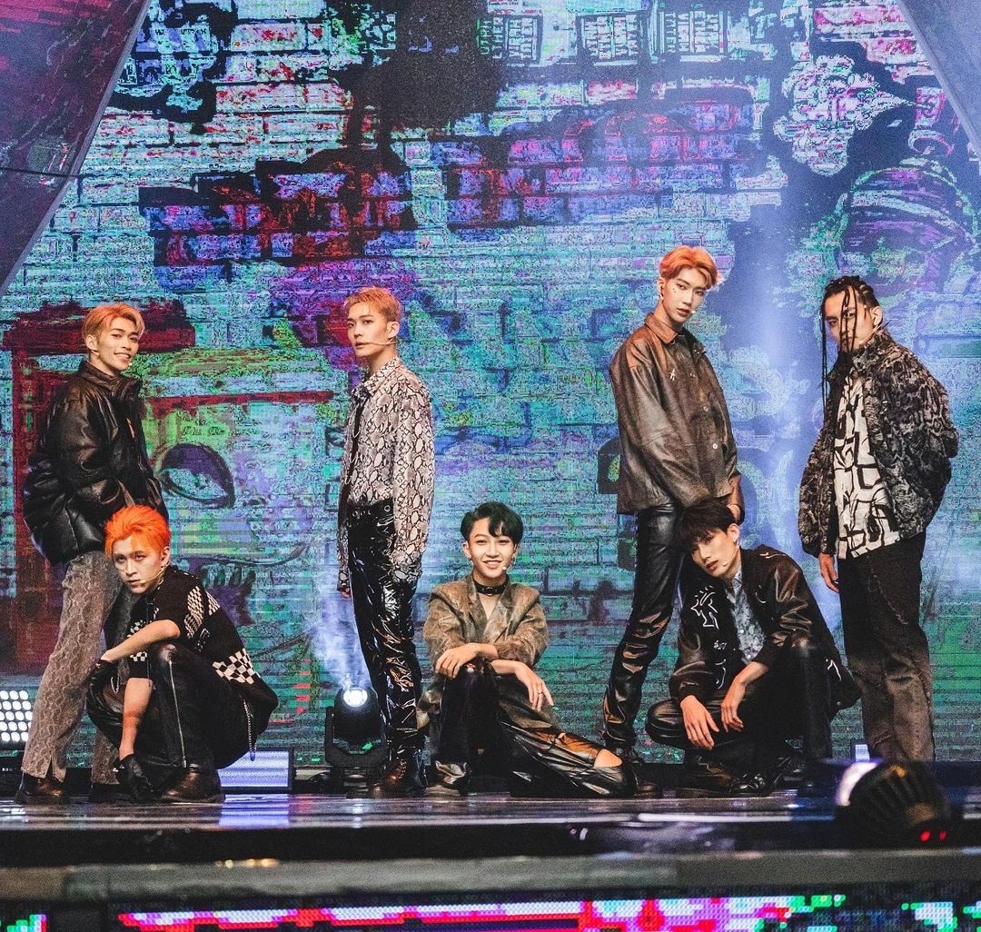 天王星最終以7人男子團體出道