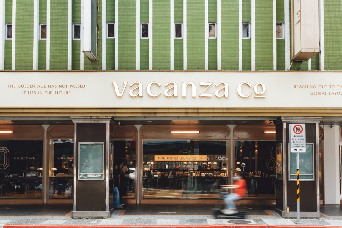 vacanza「假期飾品貿易公司」入駐後的萬年商業大樓,復古店裝帶消費者穿越時空回到70-80年代
