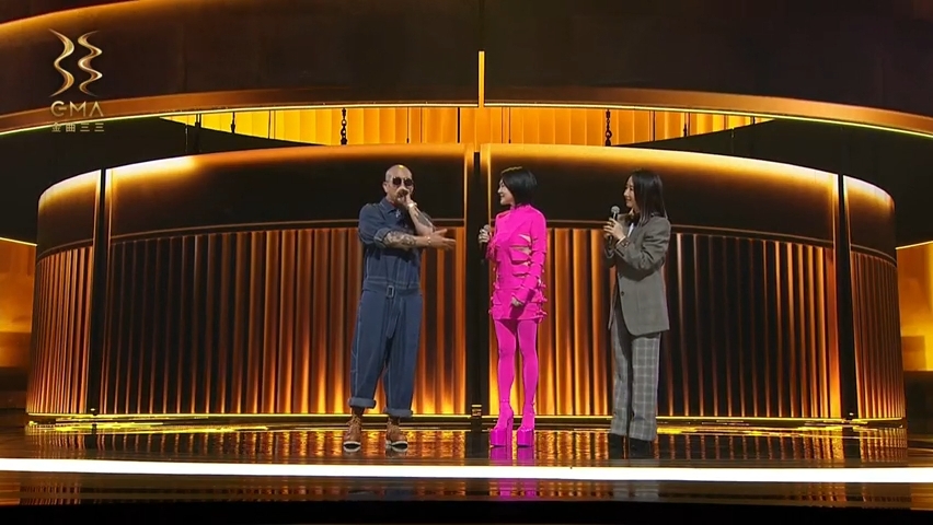 具俊曄以中文向眾人打招呼