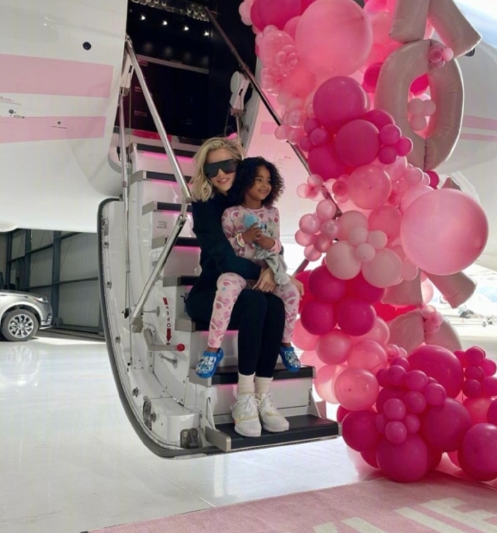 卡戴珊3姊搭妹妹的私人飛機