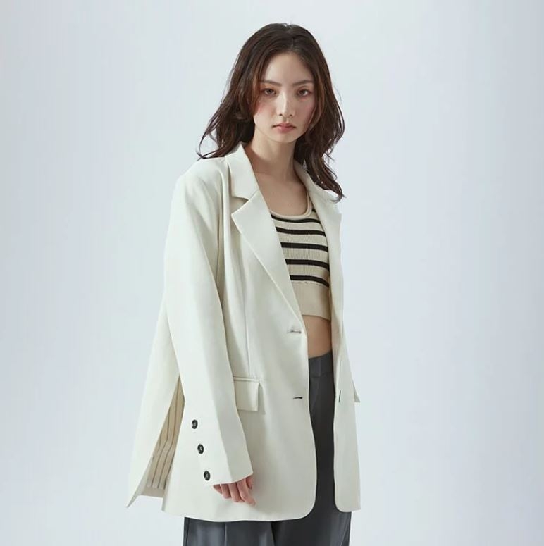 NO11側開岔腰帶西裝外套，NT$2,480