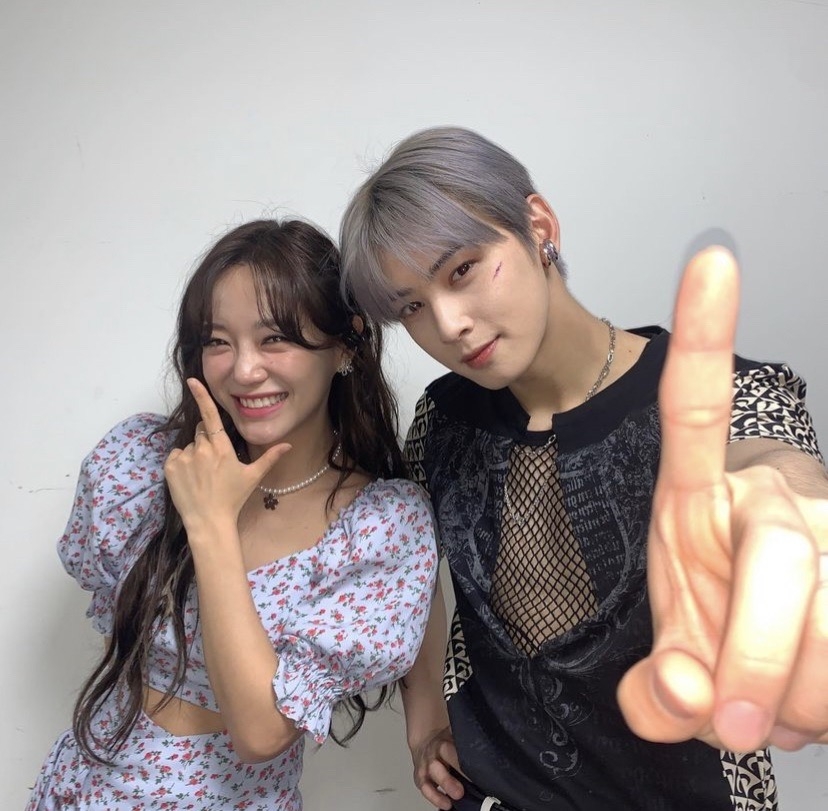 金世正時常發出自己和車銀優的合照