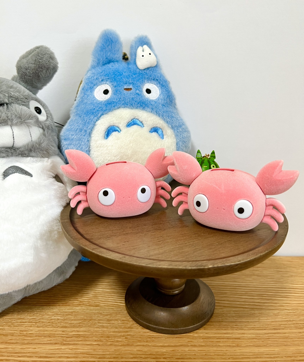 每隻螃蟹上都有開洞,可以戴帽子