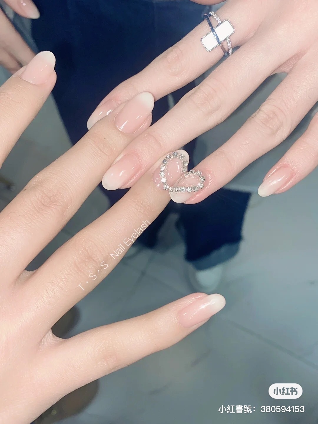 小紅書@大驢兒是個不正經的美甲師