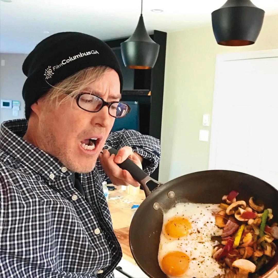 夏克立獨自在加拿大生活