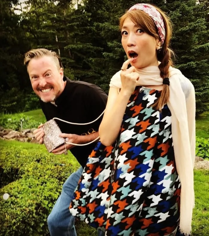 黃嘉千曾去加拿大生活