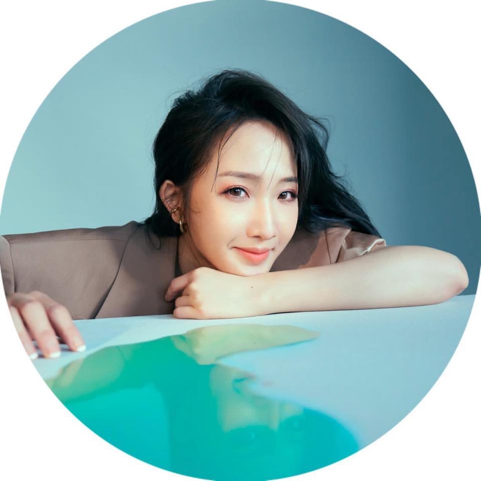 朱俐靜臉書留下的倩影