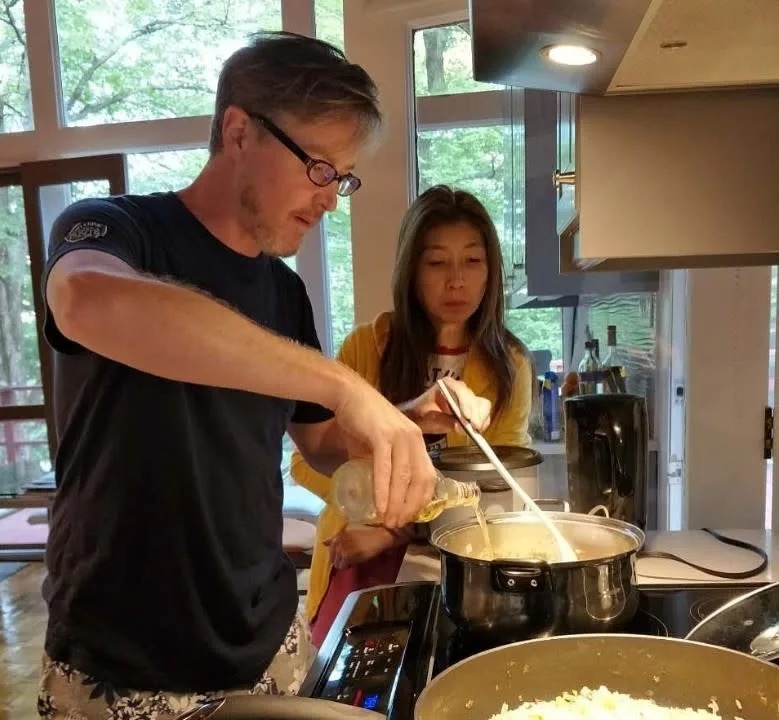 昔日恩愛夫妻照