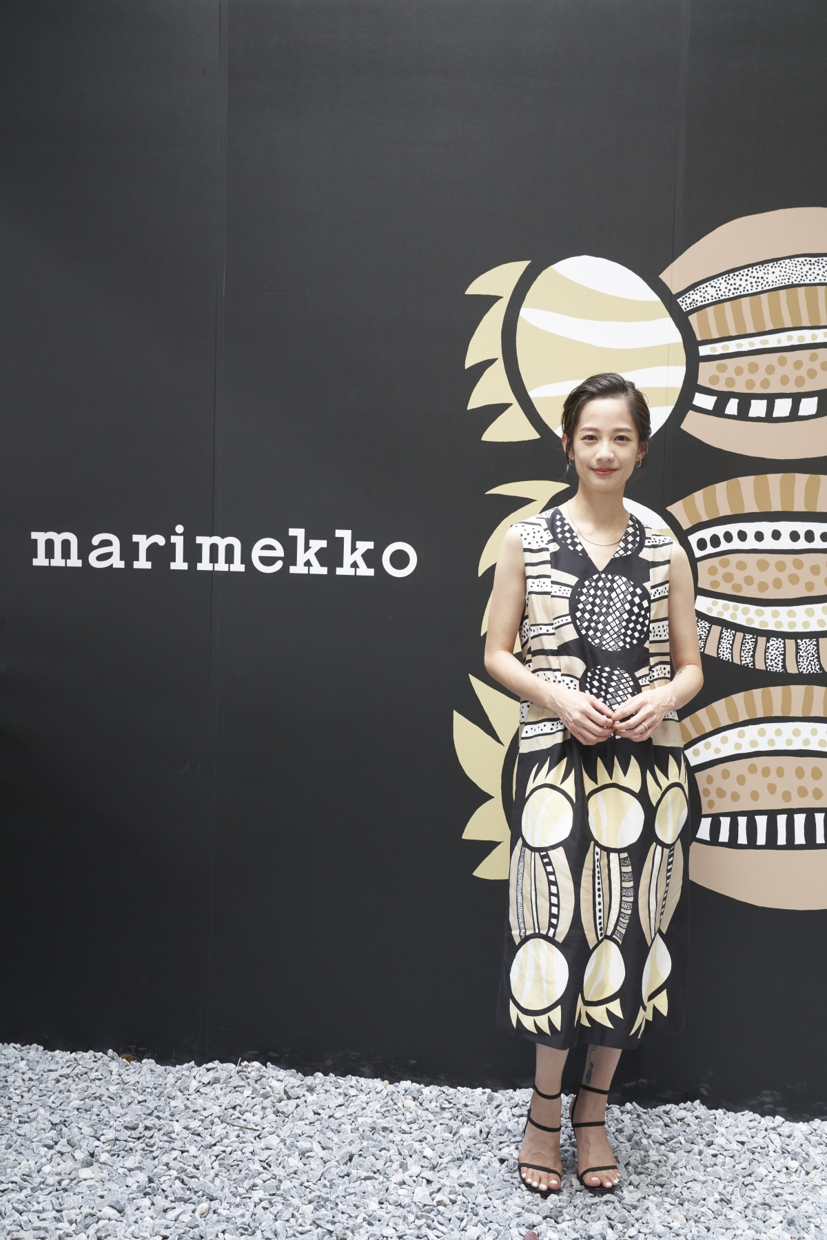 Marimekko品牌好友簡嫚書在發表會身穿由Maija Isola創作的全新印花煎餅草莓醬壓軸登場,祝福每位女性都能從Marimekko滿富生命力的百搭設計中,找最適合自己的專屬印花。