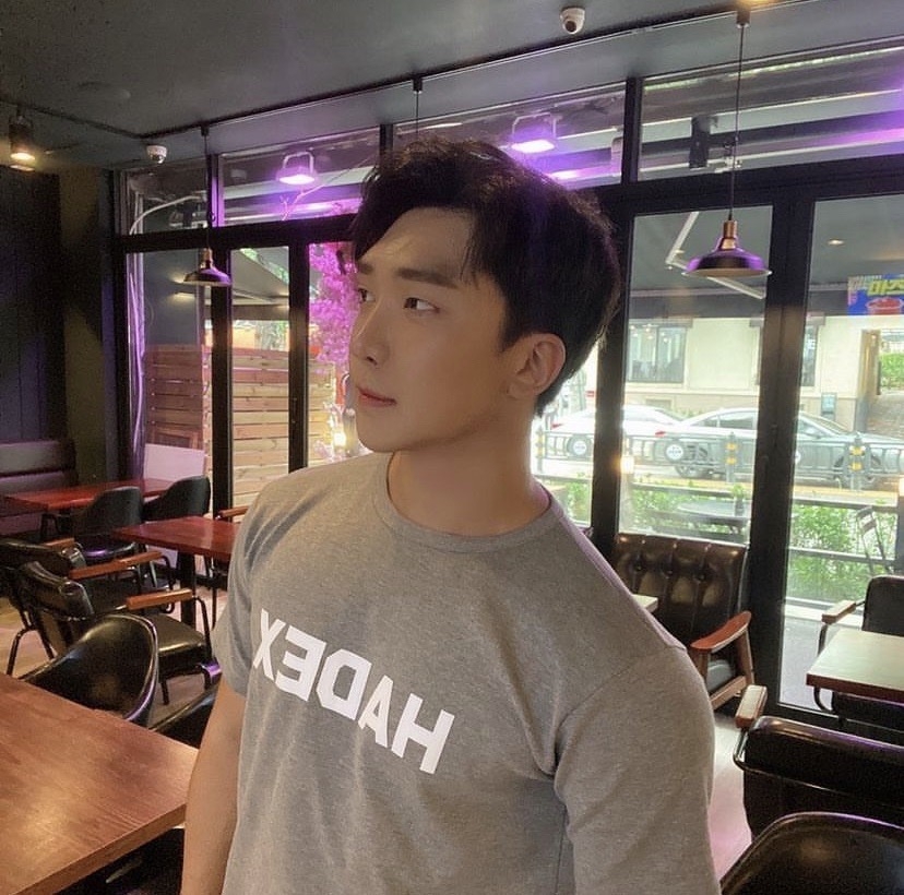 姜學宇容貌英俊