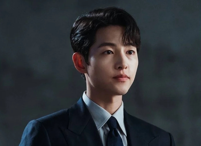 宋仲基飾演財閥秘書「尹賢宇」重生為財閥小兒子「陳道俊」
