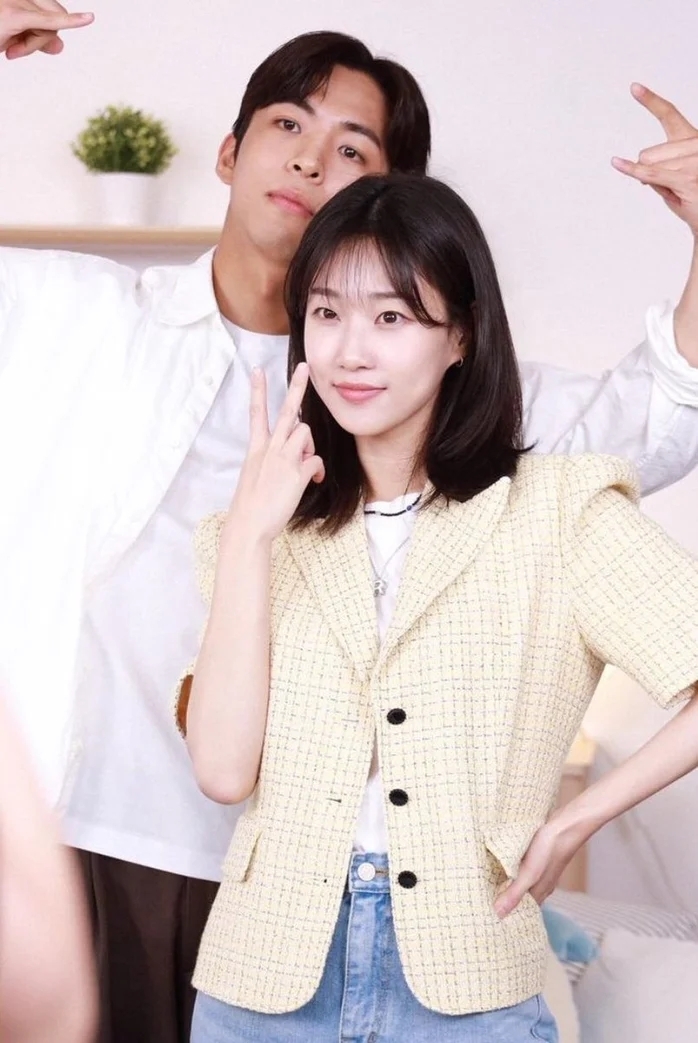 河允景與朱鐘赫出演網路節目