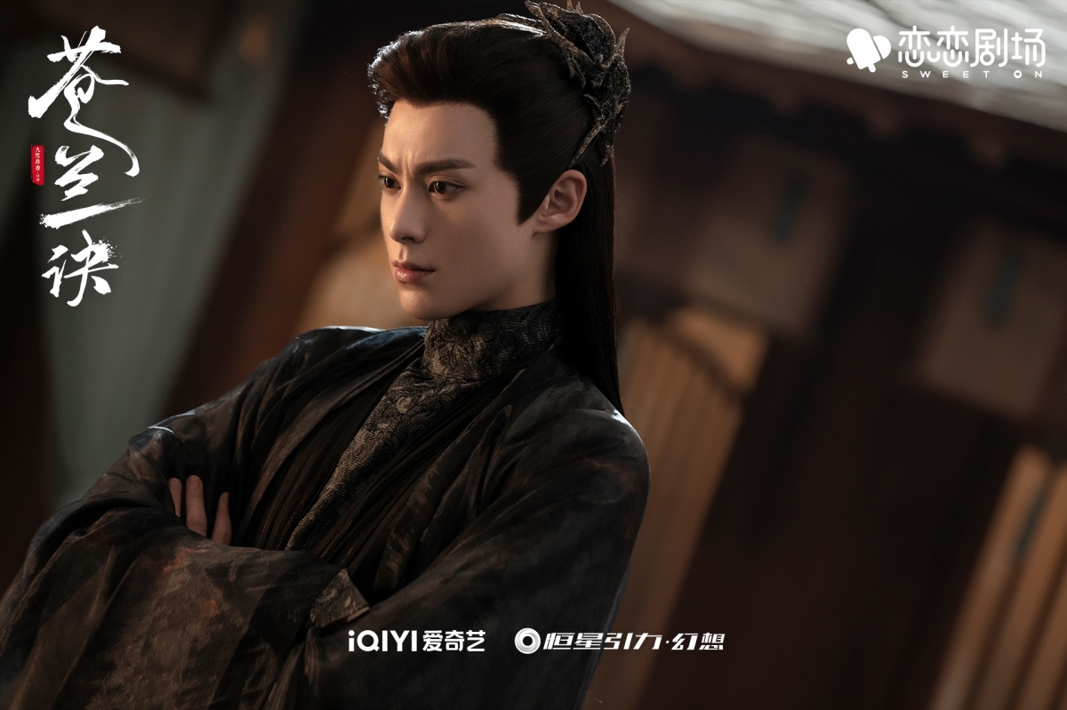 王鶴棣在《蒼蘭訣》中飾演月族尊稱為月尊的東方青蒼