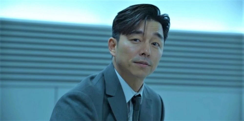 孔劉飾演西裝男