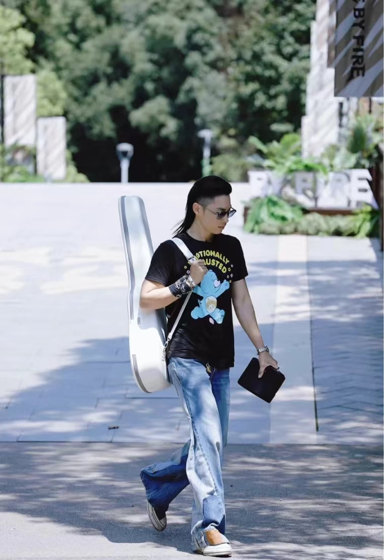 網友紛紛尋求私服同款