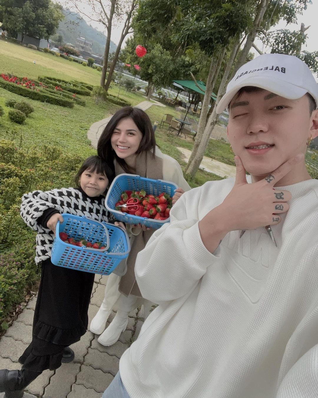 一家三口幸福照