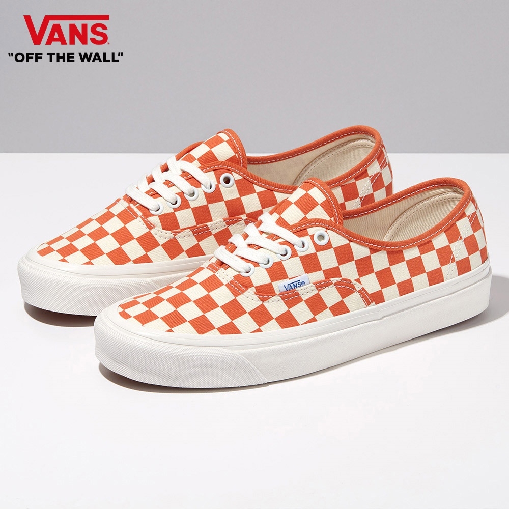 Vans Authentic 44 DX 男女款橙色棋盤格滑板鞋，NT$2,280