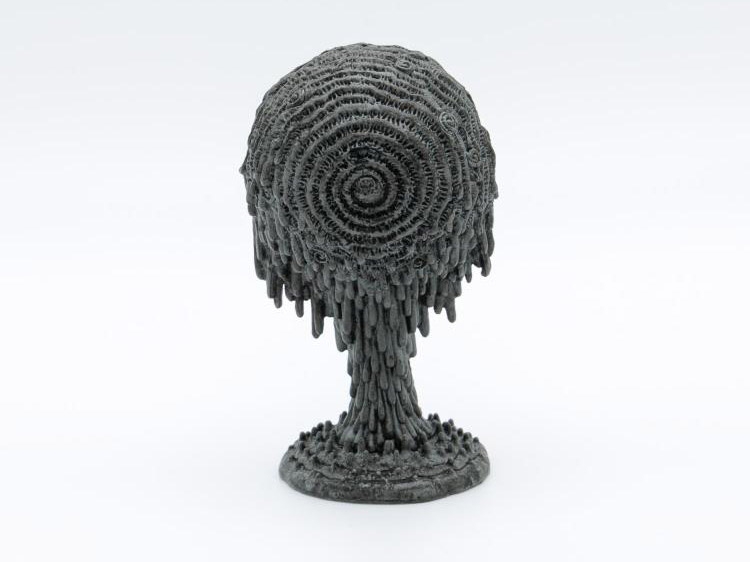 「黑色燈塔」篇的燈塔鏡片