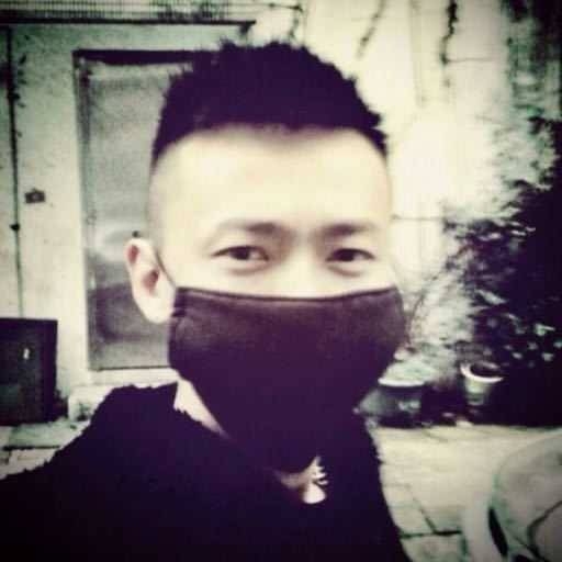 黃義達曾剪成極短髮