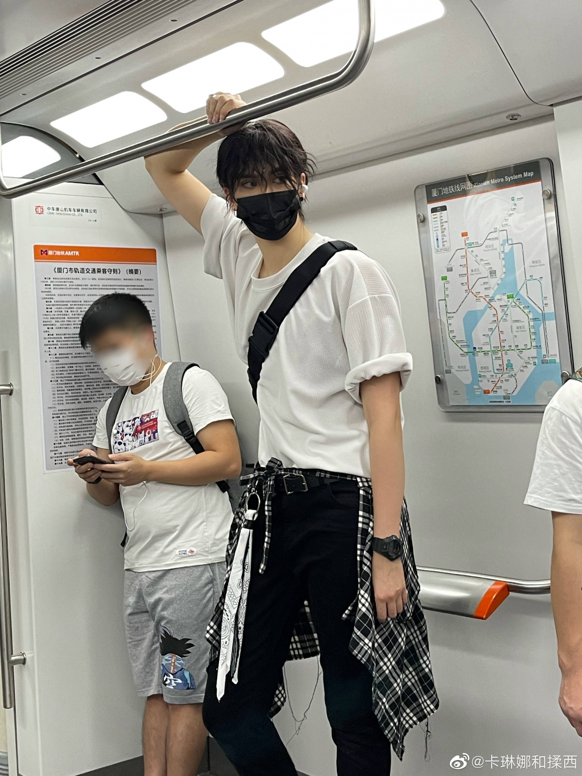 卡琳娜身高188公分,站在地鐵超顯眼