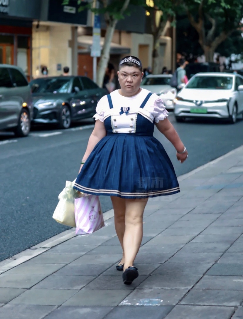 水手服越看越適合她