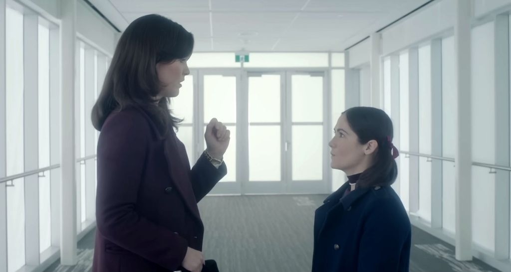 女主角艾絲特有著悲慘的過去