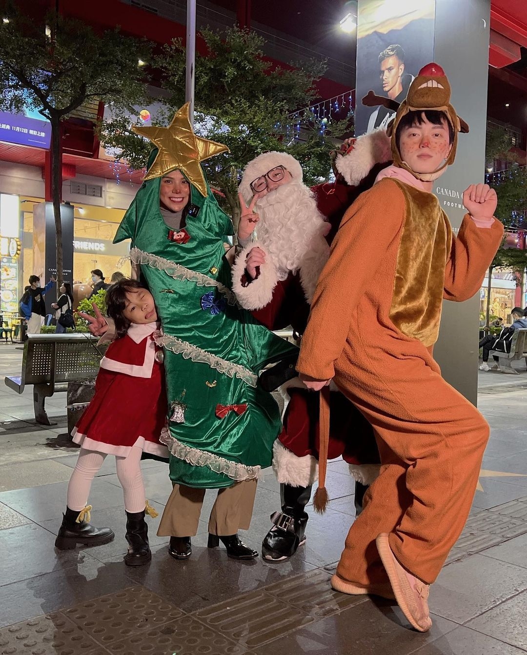 一家三口幸福照